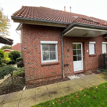 Holiday home Ruhig Gelegenes Mit Kamin Dornum